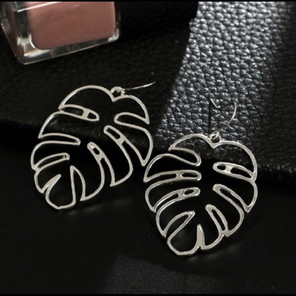✨NEW✨  Silver Leaf Jungle Earrings.